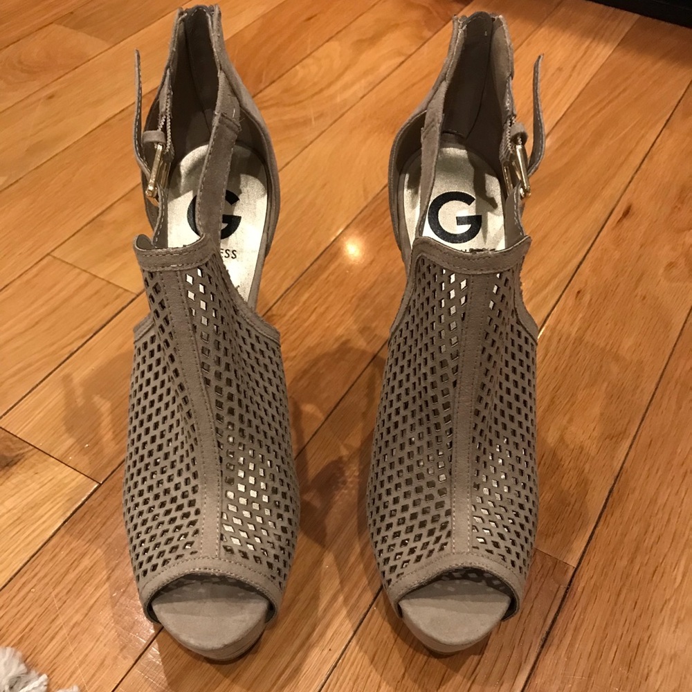 GUESS heels NWOT